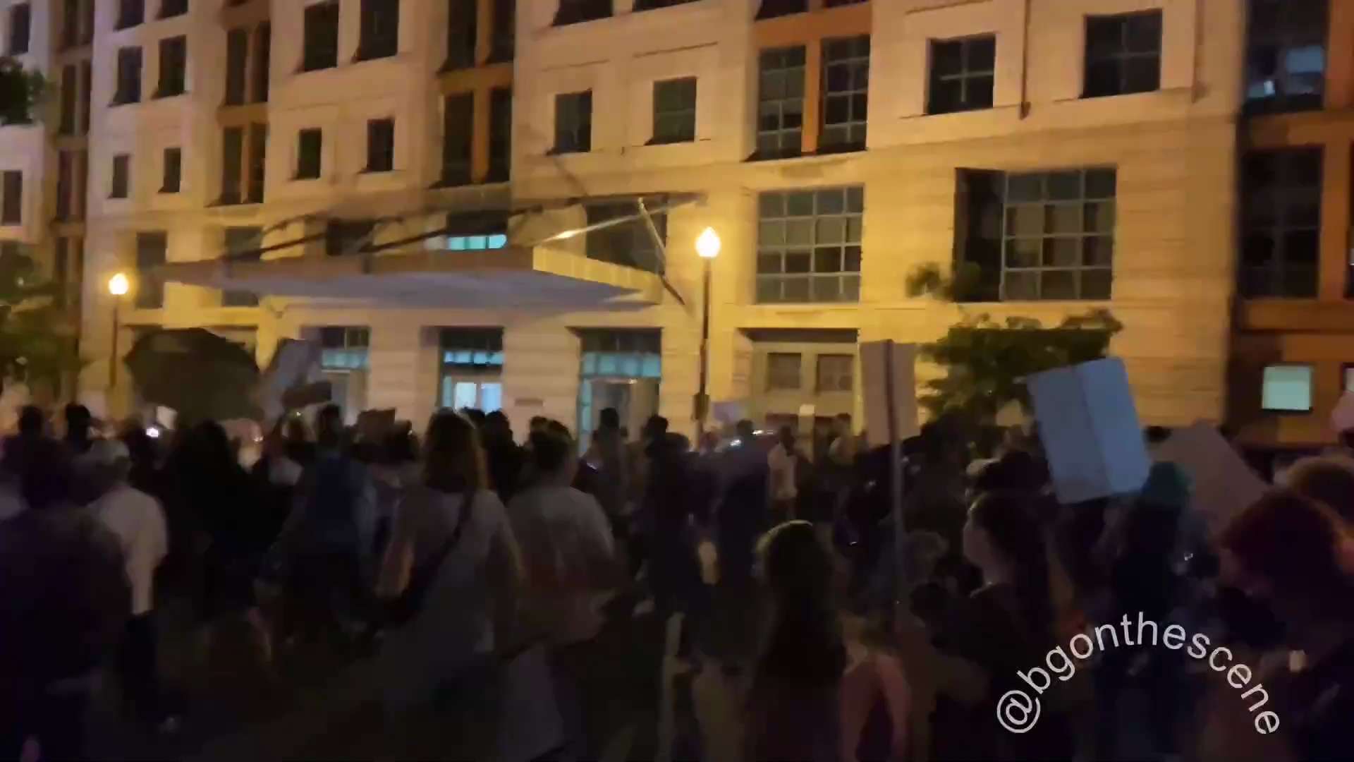 Washington D.C. - Protesters Circumvent Police Lines and Advance Towards the Supreme Court

https:...