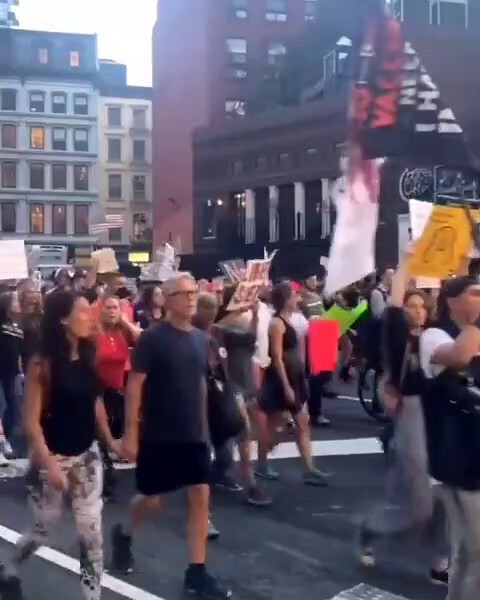 New Yorkers protest vaccine mandates chanting “Wake Up New York, Wake Up New York” 