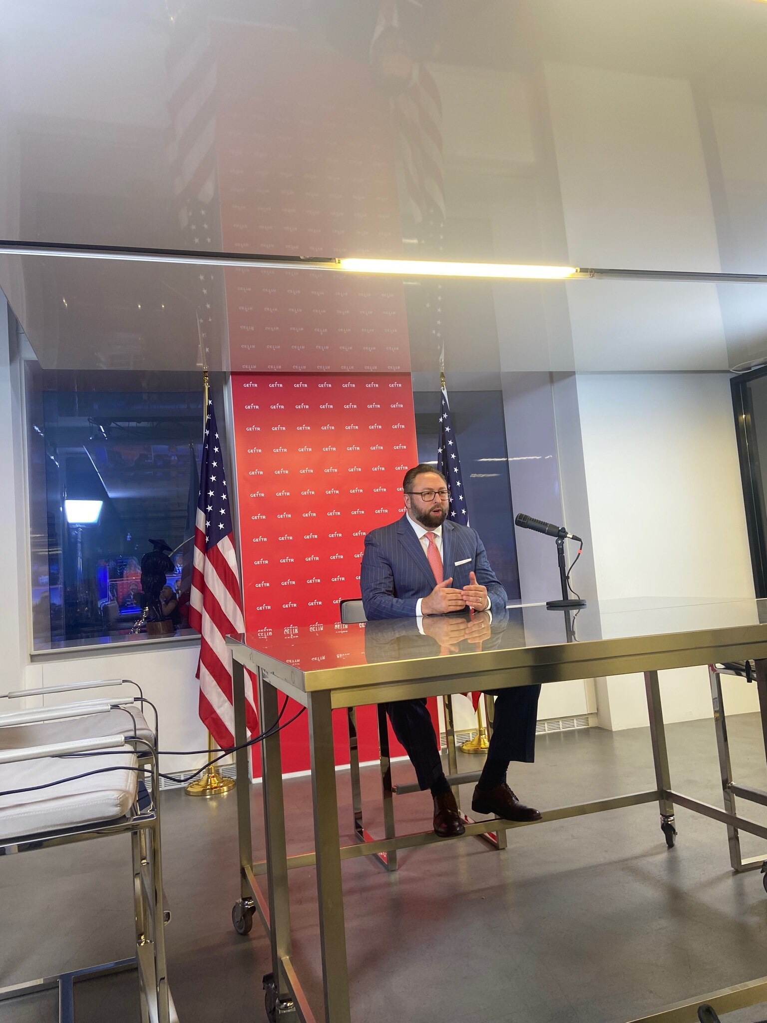 Newsmax Anchors: Behind The Scenes Drama - 7b1u1n4