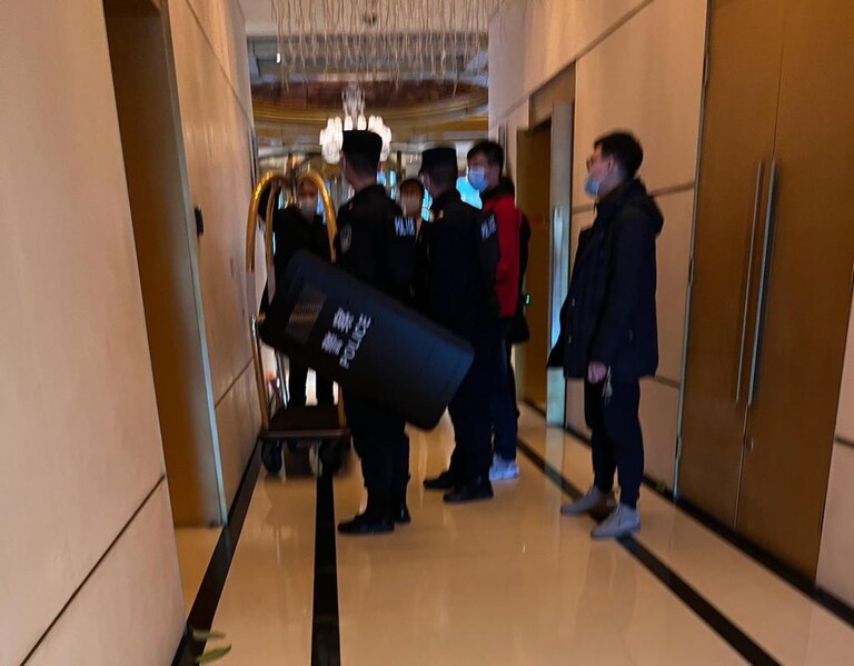 猪狗不如的共产党走狗们！你们今天欺负盘古员工，明天你们这些走狗的下场绝对生不如死，共产党不会善待你们任何人。