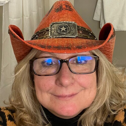 Wife, Daughter, Mom, Aunt, Sister and Friend … Living loud and living proud!  Texan Always!