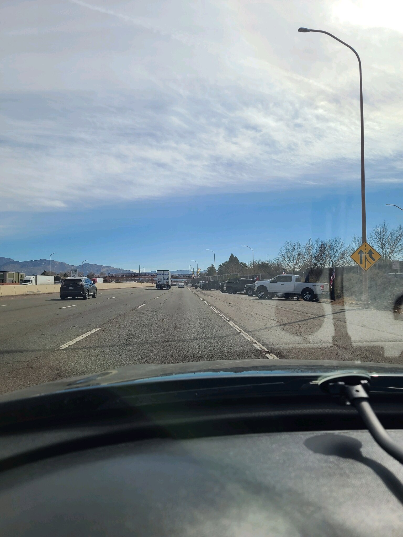 Patriots lining I-40 North waiting on the Freedom Convoy 

