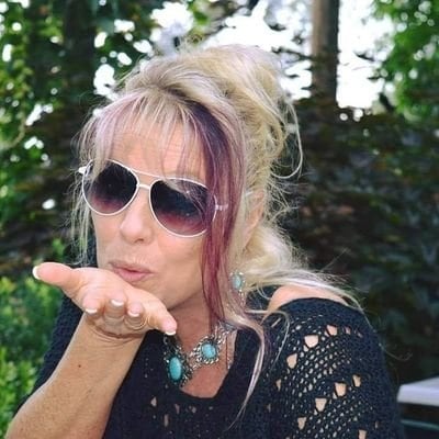 Jegliche Form von Hass lehne ich ab!!! Ich bevorzuge Meinungsaustausch auf sachlicher Ebene.
Humor und Satire empfinde i...