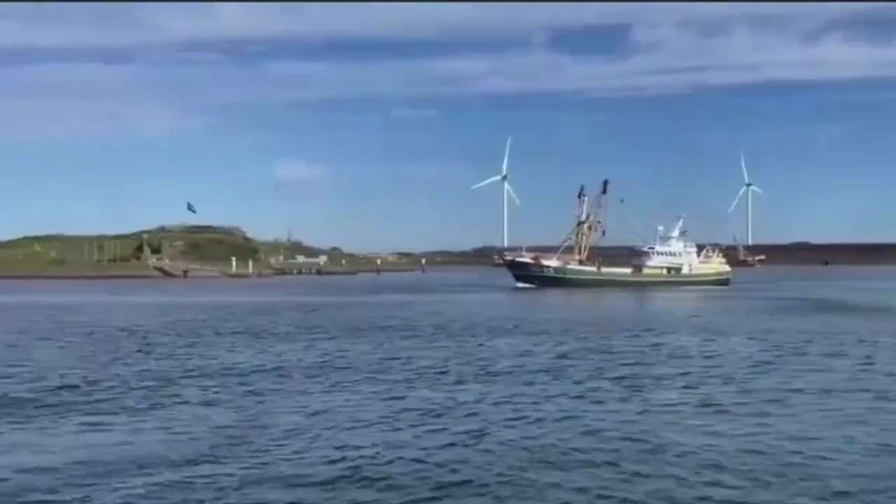 HOLLAND  MACHT MOBIL
FISCHFANGFLOTTE BLOCKIERT HÄFEN
Niederlande 🇳🇱 , 04.07.22
◼️ Solidarität der ...