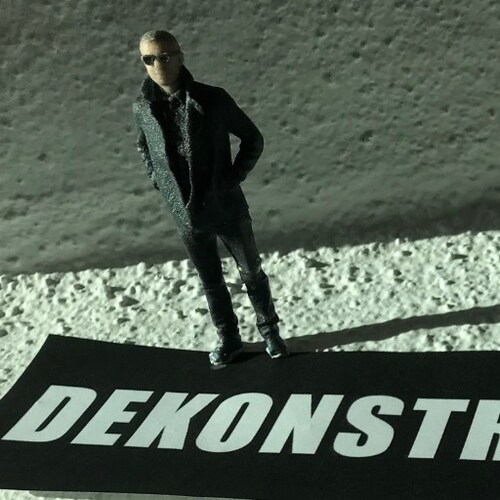 aka Mr.Sunshine; Insanity is the new normal; Comedian & writer; DEKONSTRUKTIV KRITIK; Pronouns: Evil/Genius