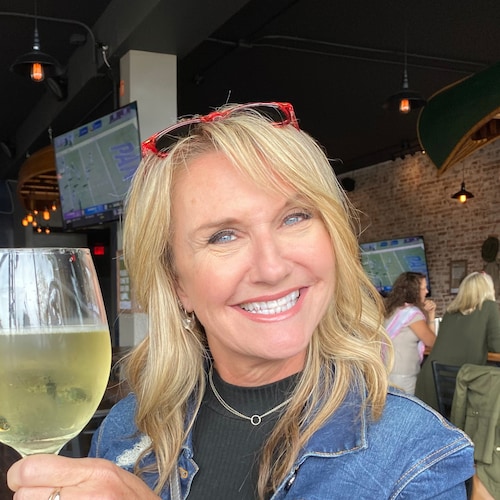 Christian,Conservative, Love My Country, Trump Won, Southerner living in beautiful WI, Love College Football and working...