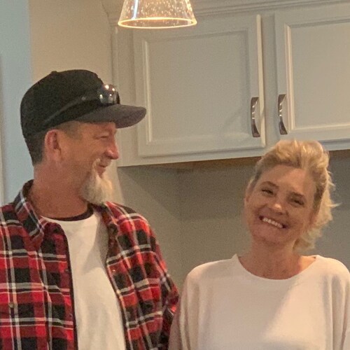 I am female disabled veteran I ❤️ my country an I  ❤️ Trump.