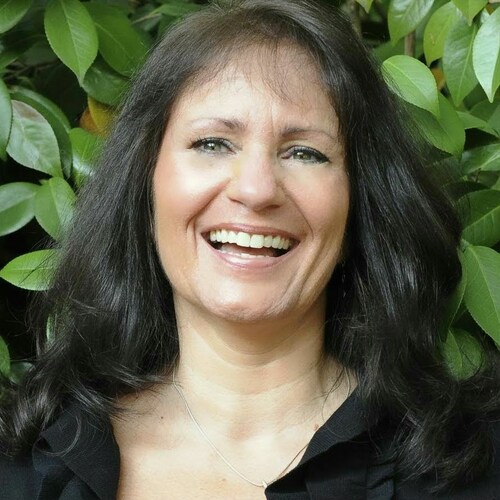 God fearing conservative, wife,  mother, and business owner.  I want my country back.
🖕 Twitter!