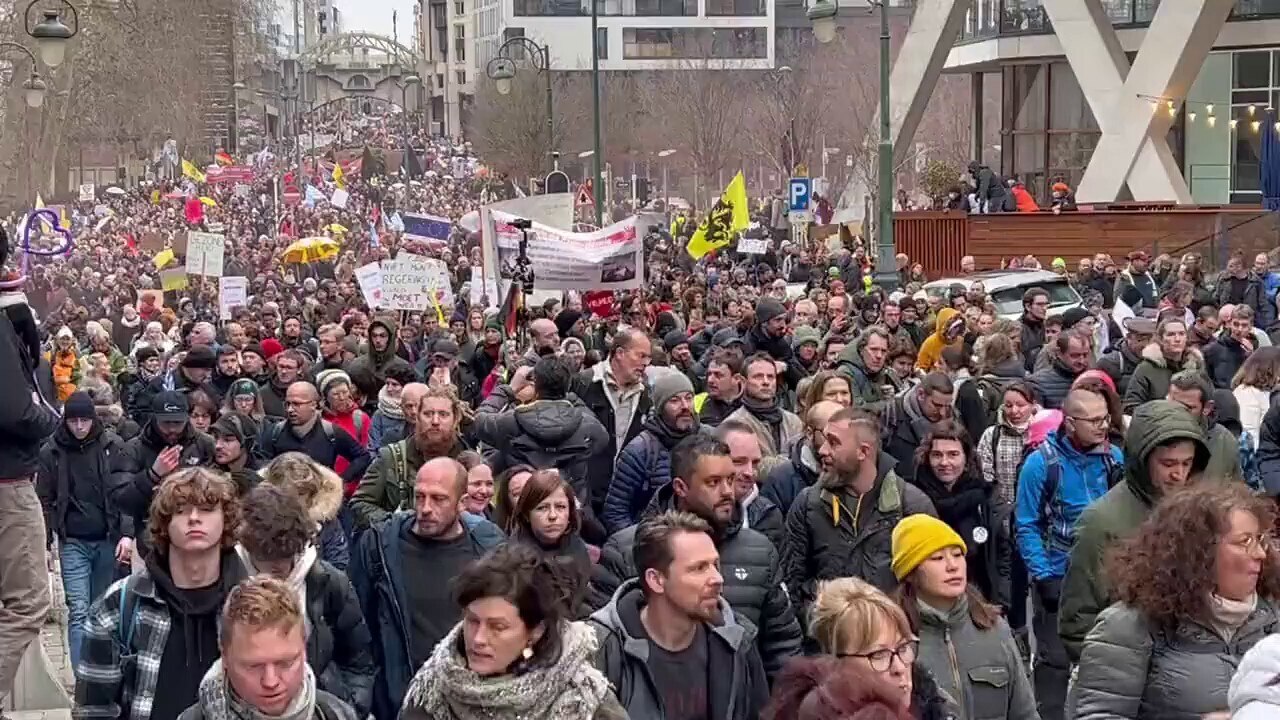 A sea of Belgians pack the streets of the capital Brussels against covid tyranny 😍🙏🏻