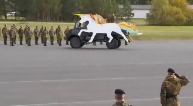 Eventuell sollten wir unsere stärksten Truppen schicken...🤡🥳😂😂

Maybe we should send our strongest troops.... 🤡🥳😂😂😂

#bundeswehr #unicorn 