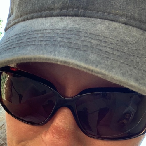 JUST A SMALLTOWN COUNTRY GIRL WHO LOVES HER COUNTRY! 🇺🇸