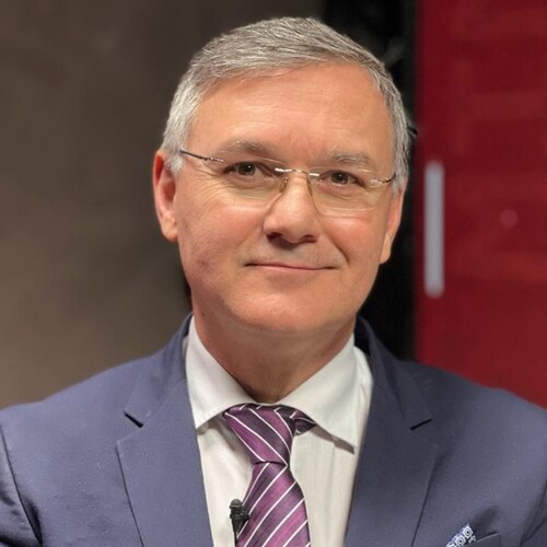 Cristão, jornalista e empreendedor social.