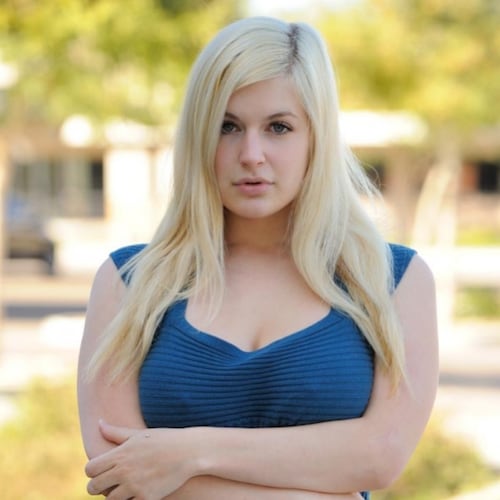 A beautiful lady with great sense of humor and ambitious minded