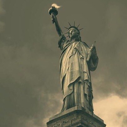 新中国联邦人，永不为奴，跟七哥走。