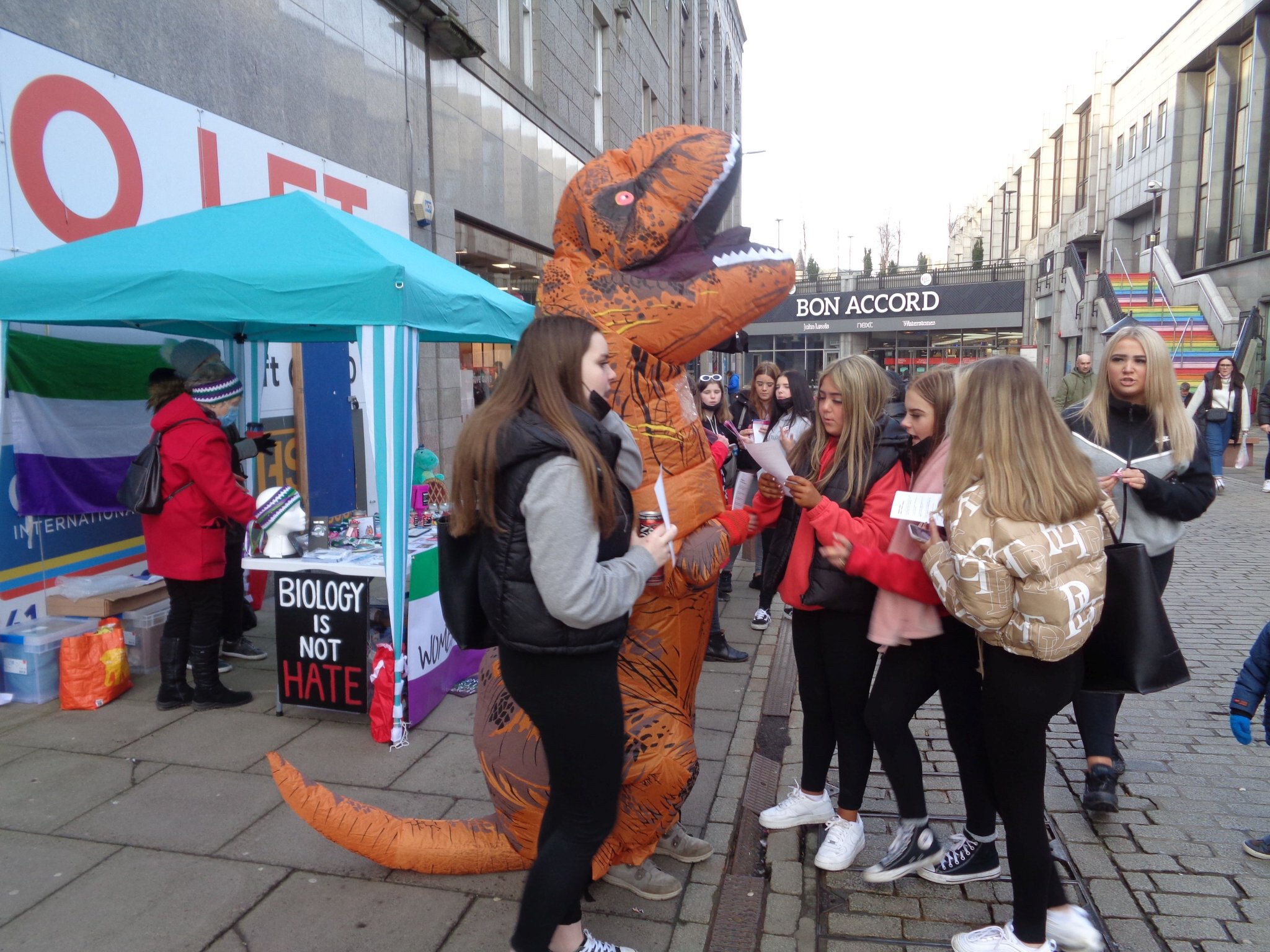 #Aberdeen today. Public massively supportive of women’s sex based rights and appalled at the prison ...