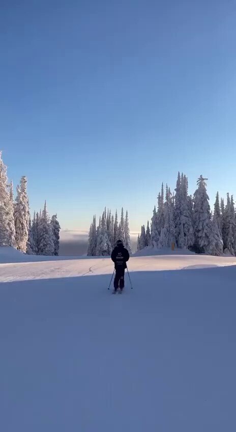 Good Morning my @gettr family ❤️ What a beautiful day for skiing!! Everyone having a very Blessed an...