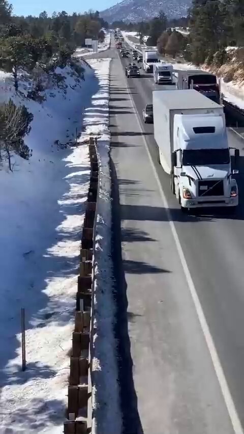 US convoy for freedom rolling towards DC via Arizona.