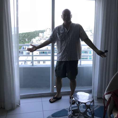 When life gives me lemons 🍋, I make limoncillo 🍸.