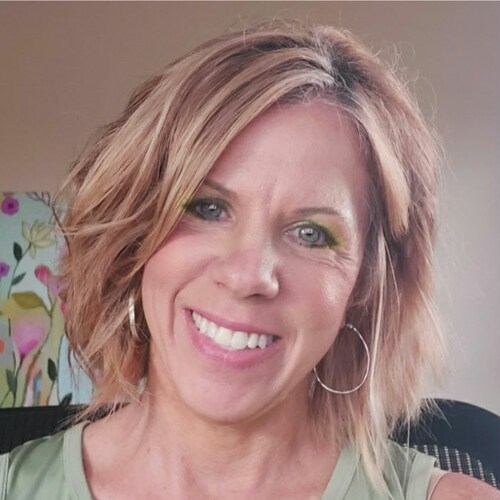 Lover of the Lord, Wife, Mom and Nana.  May we bring back God into our great country, and may he heal our land.