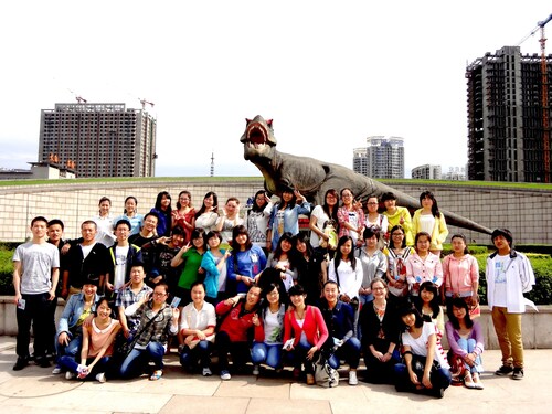 Shaanxi Science Museum undergrad field trip in Xi'an (class monitor King, plaid shirt 2nd row, 2nd f...