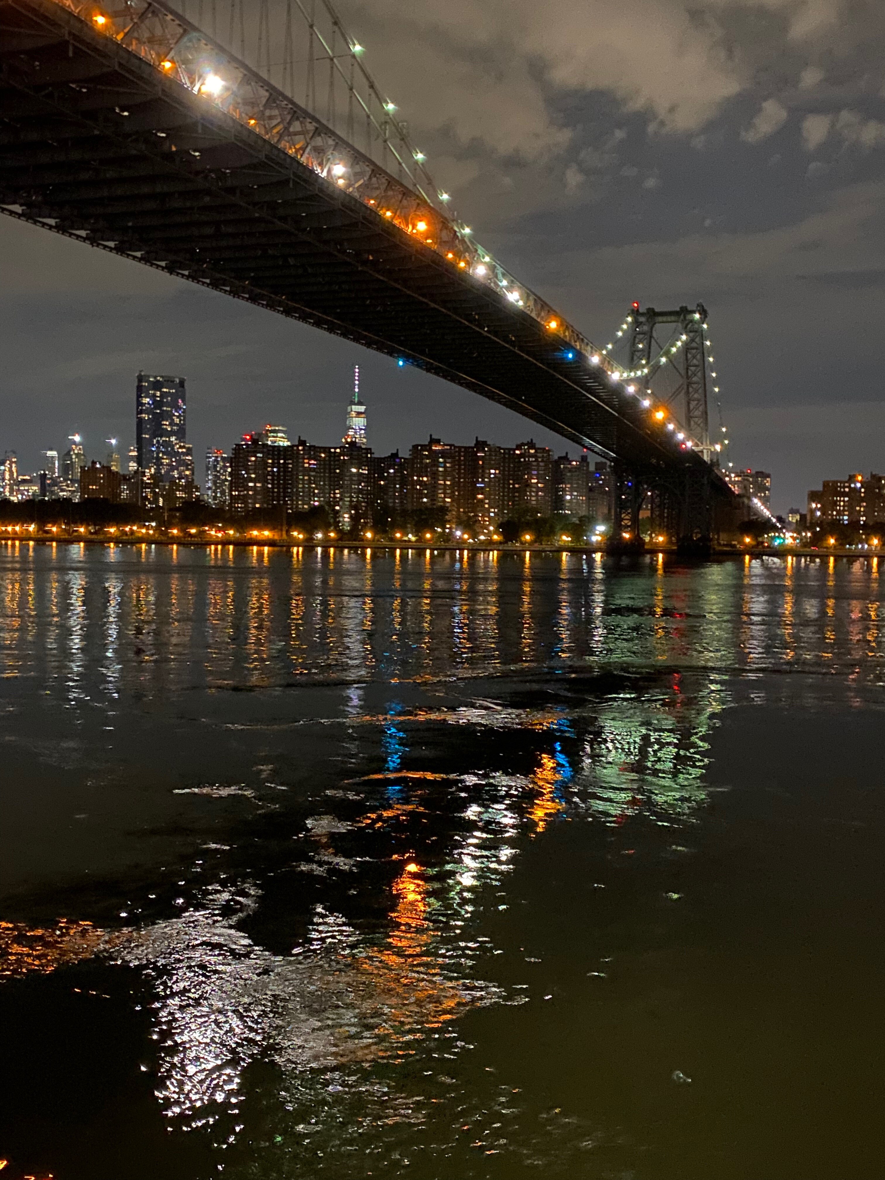 Who else loves NYC? 

I just shot this pic and I’m super happy about it. 

Like and follow @mendelb ...