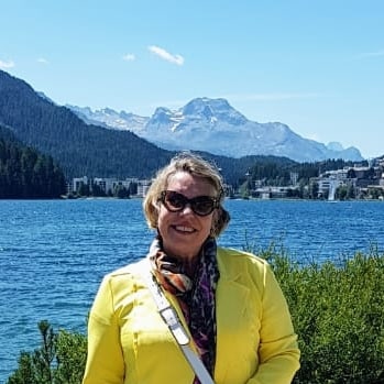 Católica. Conservadora. Bolsonarista. 
Brasil acima de Tudo
DEUS acima de Todos
💚💛😎🙏