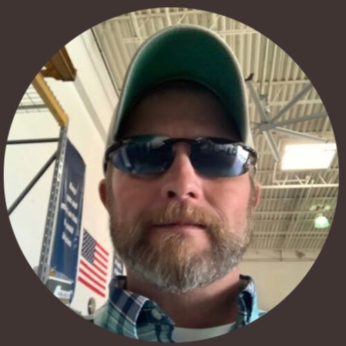 Conservative American 🦅 🇺🇸🇺🇸2A Husband Father & Grand Papi !     Love the outdoors!