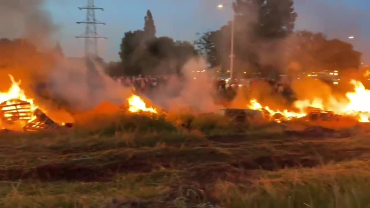 Dutch farmers not happy with the first consultation organizations have had with the government and warns Mark Rutte: "Get ready for the toughest action ever." 