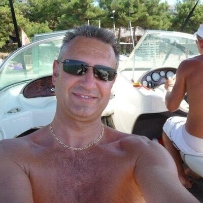 Christian.
Love music!
Singer!
dancer!
free spirit!
Love to have fun!
Love America!
Love people!
Love God!
I hate evil!
Banned on YouTube and Twitter!