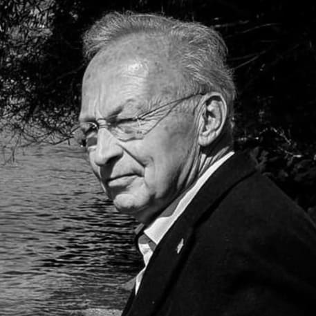 William Toel ist ein Vortragsredner und Buchautor mit einer positiven Vision für Deutschland. Er ermutigt die Deutschen, dass es gut ist, Deutscher zu sein.