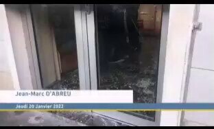 💣💥💣💥💣💥💣
Écoutez donc la discussion entre un médecin et un journaliste en off juste avant le d...