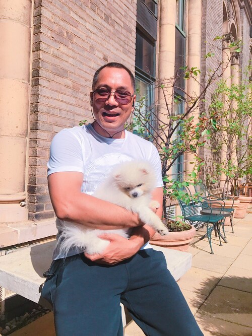 这些人一直在我楼下偷偷拍我的同事及家人的照片！我下楼时他们又都跑了！大家一起见证一下这些盗国贼是用什么下三烂手段对付我的．并看着文贵会如何处理这些下三烂们！😹😹😹  