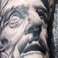 黑夜给了我们黑色的眼睛，去寻找光明。