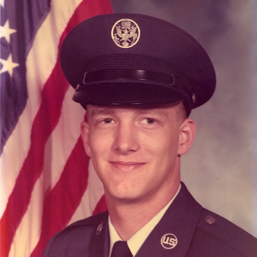 Fun love to laugh love friends. No money. USAF Veteran