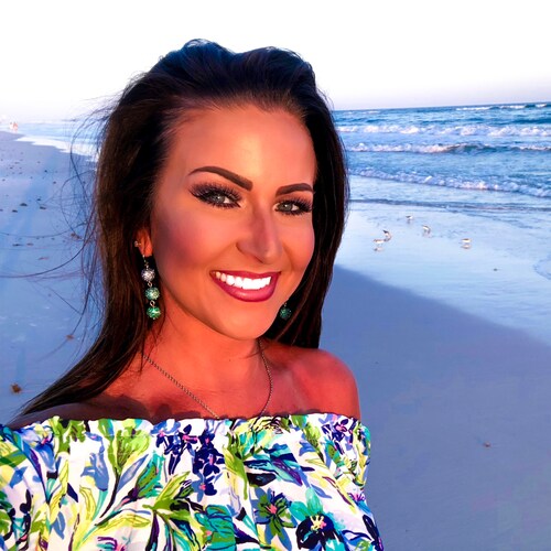 Realtor ~ Fashion & Beauty Influencer

@linz30a on IG & TikTok