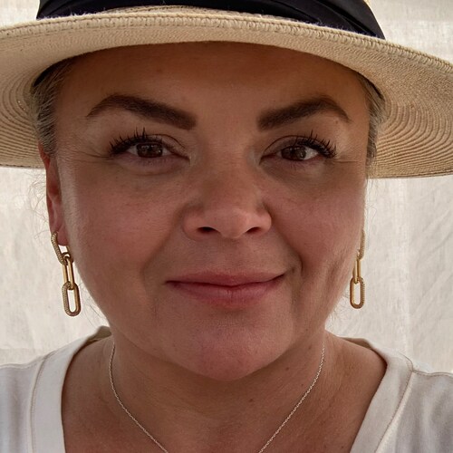 Freedom loving 🇺🇸 Wife 👰🏻‍♀️ Mom 👨‍👩‍👧‍👧 Esthetician 💄💋