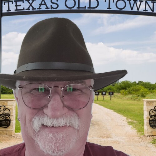 Retired Police Detective
Don't read or write Chinese