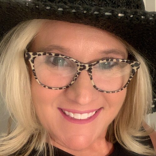 Educator, fur baby mom, proud Hog fan!