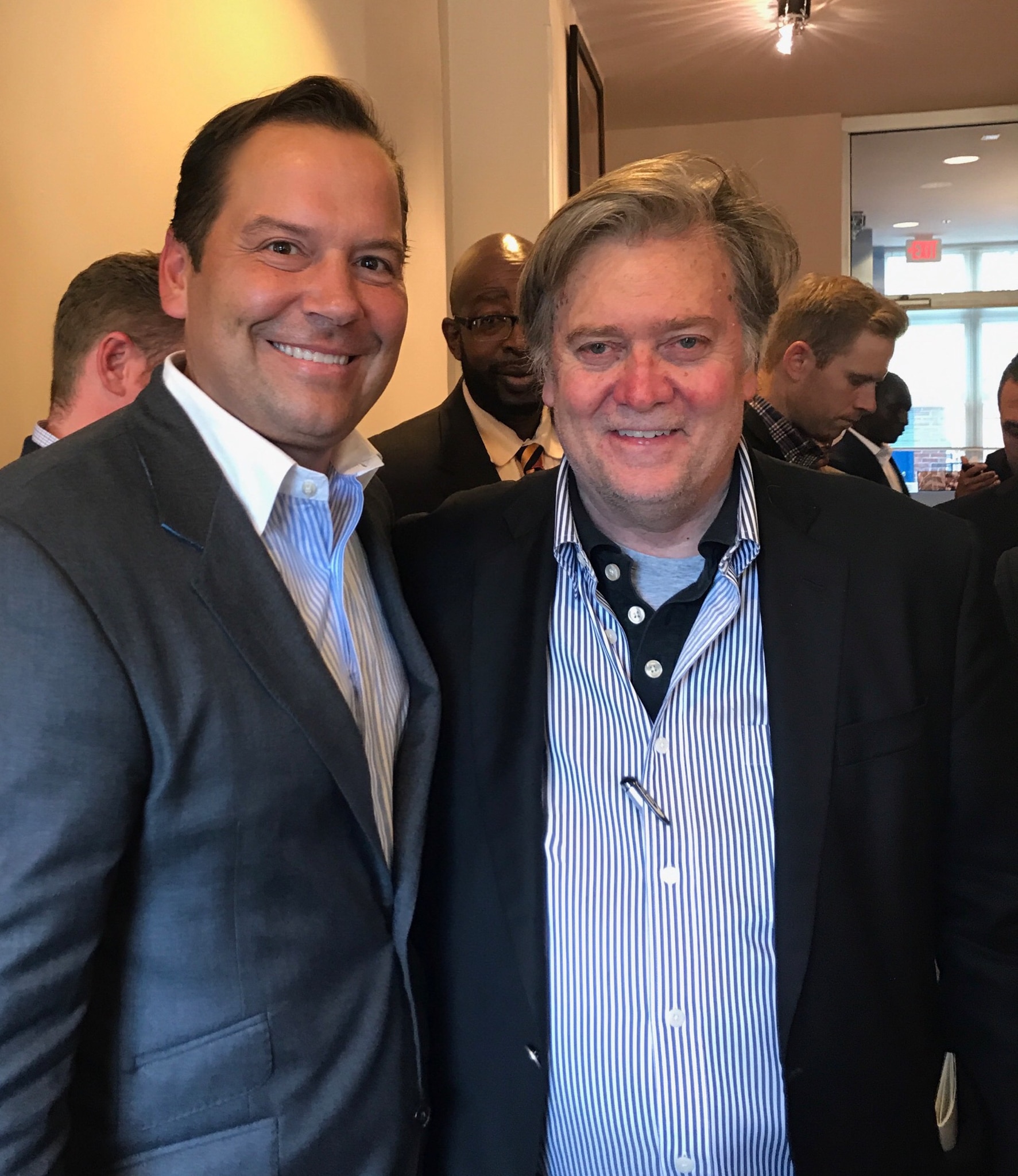 I stand with Steve Bannon 

