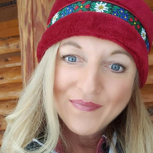 Boston born residing in the remote reaches of the southern rockies, conservative proud American woman.