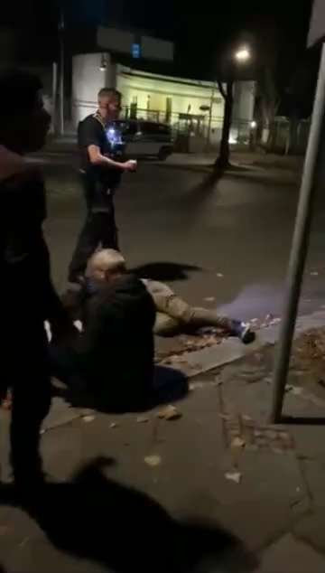 Neue „How I met your Messer“-Folge im wahren Leben 

#BILD-Reporter #ImanSefati twitterte heute Vorm...