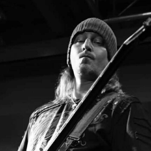 Former Bassist for Sexstone and Sideshow Romance..paranormal enthusiast..Let's go Kayaking!!