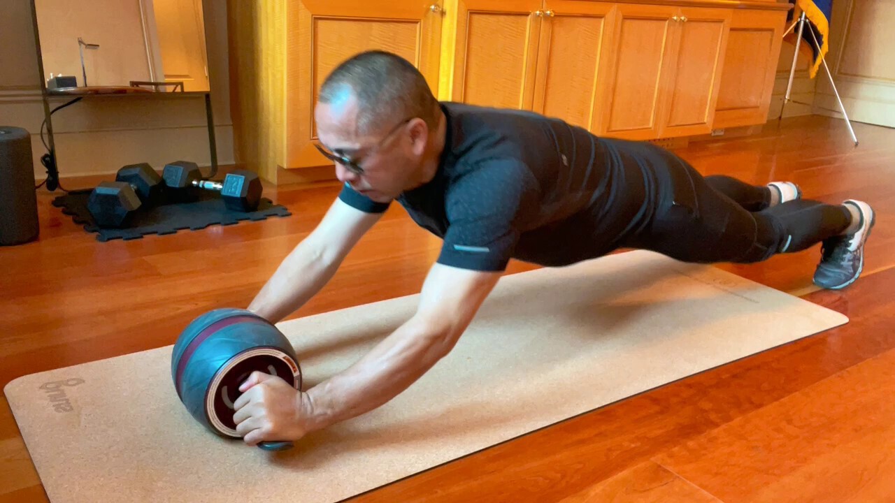 11月18号：尊敬的战友们好，……你们健身了吗？传播C C P病毒……疫苗解药的真相了吗？新中国联邦正以．前所未有的速度．和巨大的力量，在推动停止人类正在面对的疫苗灾难！