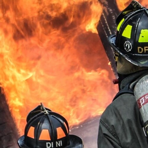 9/11 NEVER FORGET 🇺🇲  FF-EMT 👨‍🚒🚒. 🚓🇺🇲 #GodBlessTheUSA 🇺🇲 Not a Republican #AmericaFirst #MAGA #FJB 🖕 #LetsGoBrandon