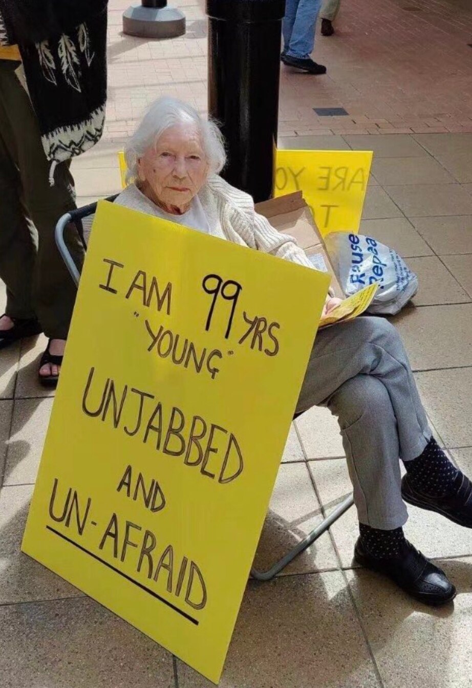 一位漂亮聪慧的年轻女性！🥰🥰