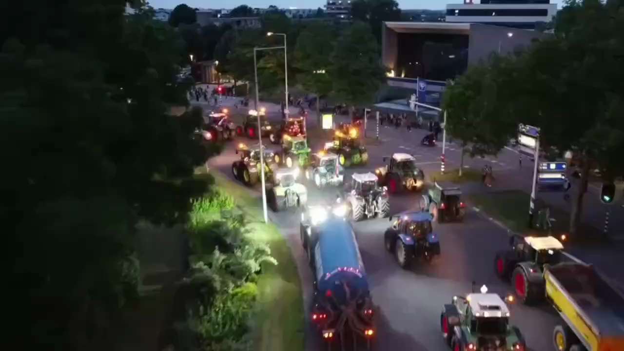 Mayor of Nijmegen: "No Dutch farmer will enter the city!" 


Later that day....