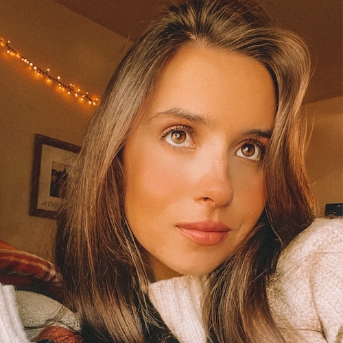 Christian. Commentator. Military Spouse. Proud American. Everyone’s favorite verbal sniper 🇺🇸