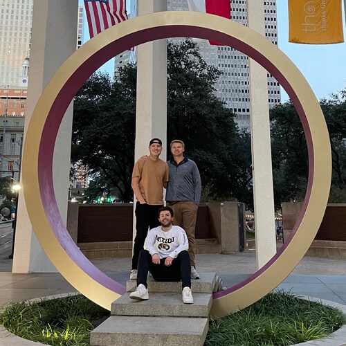 Rino Hunter 🦏
#MAGA47