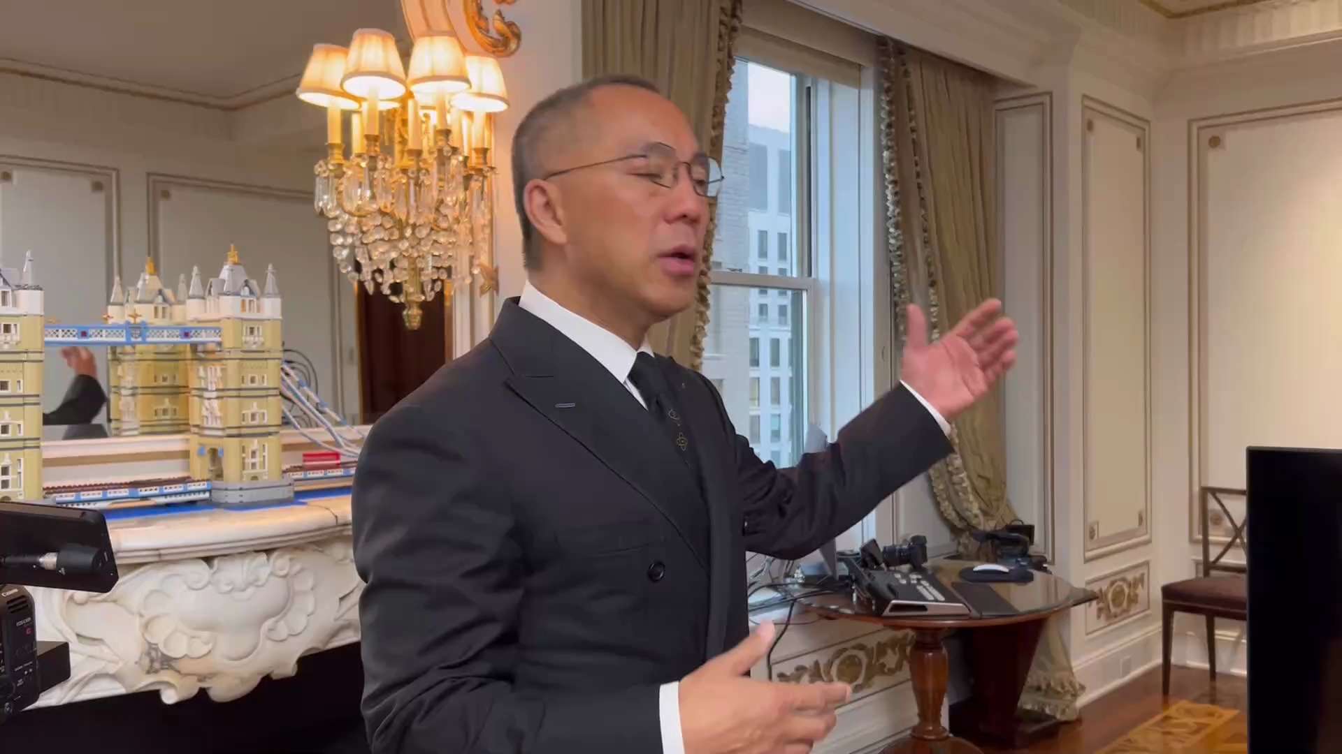 2022.11.17 尊敬的战友们好…….今天美东时间早上10点开始飞飞秀和七哥大直播