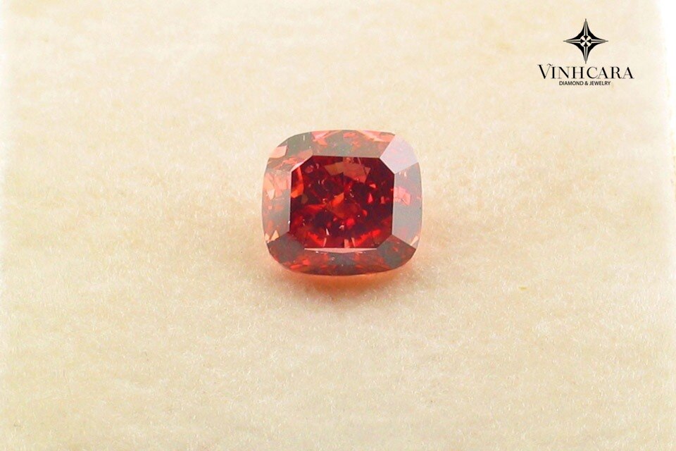 Viên kim cương Hope Diamond nổi tiếng thế giới là viên kim cương Cushion ấn tượng với vẻ đẹp rực rỡ ...